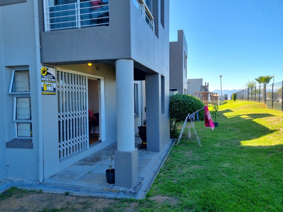 To Let 2 Bedroom Property for Rent in Loevenstein Western Cape